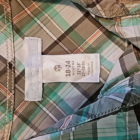 Old Navy Size 18-24 months boys button up shirt. - Picture 4 of 7